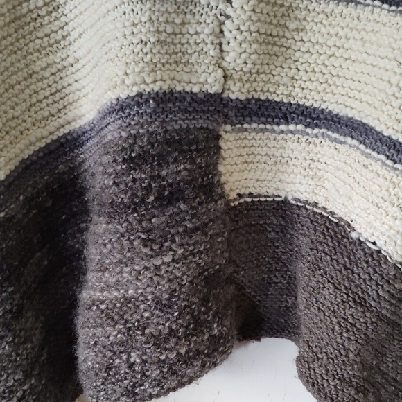 Cozy Knit Women's  spun Wool Sweater - Cream and Gray - Picture 2 of 4